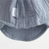 New Baby Dětská letní mušelínová čepička s kšiltem jeans