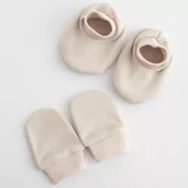 New Baby Kojenecký bavlněný set-capáčky a rukavičky Casually dressed béžová 0-6m